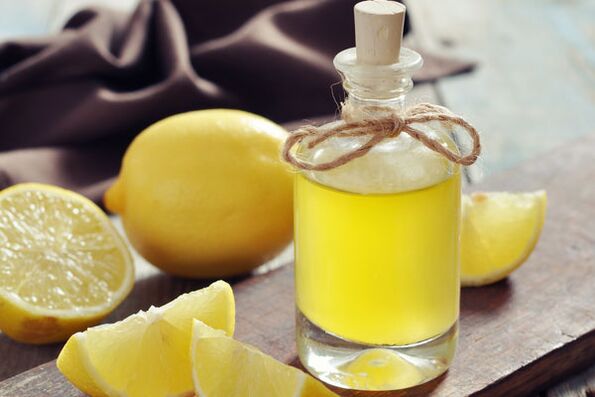 Lemon oil rejuvenates the skin