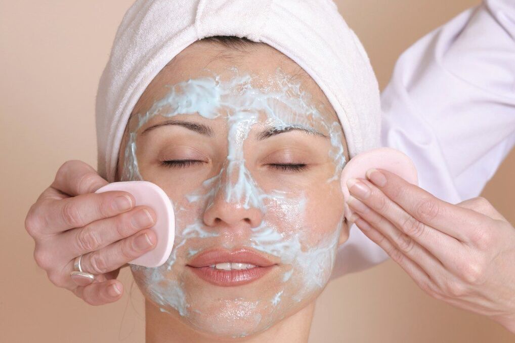 Facial peeling to restore skin vitality