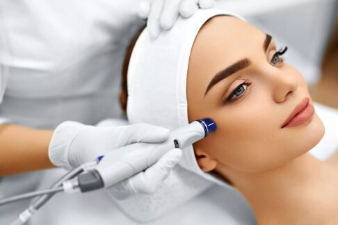Facial rejuvenation using laser equipment