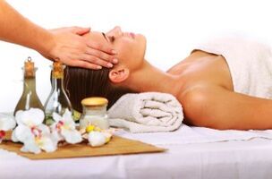 Massage with oil to rejuvenate the skin